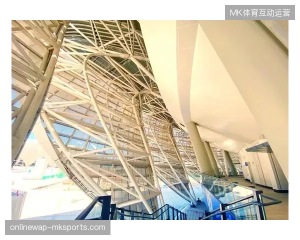 杭州奥体中心通过弹性空间分割技术，实现赛事与商业活动的快速置换与平稳过渡